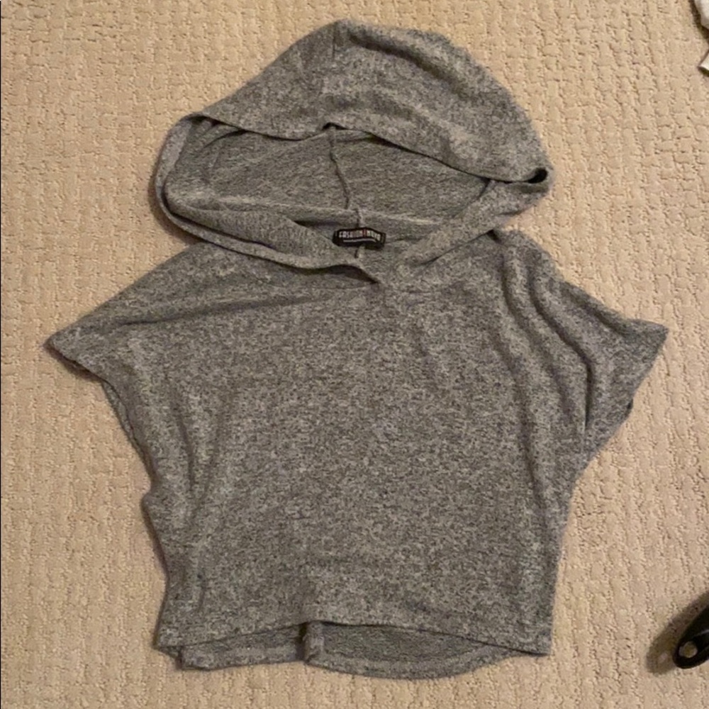 Grey cropped shirt with hood